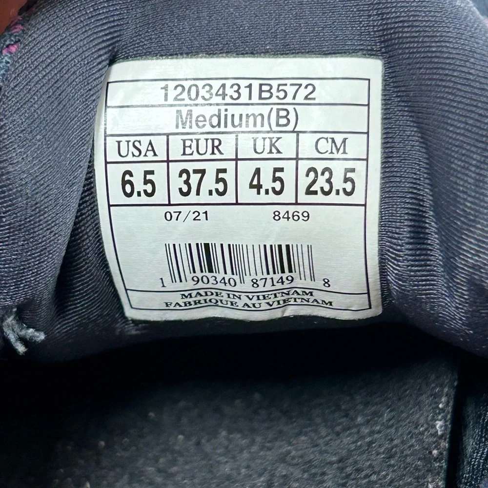 Brooks Women's Running Shoes - Black and Purple‎